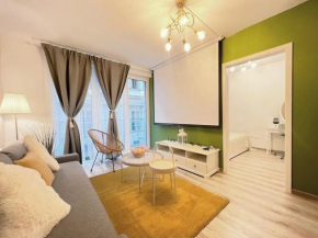 A104 - Liberty Bridge Projection home with free parking